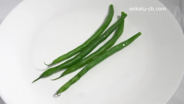 レンジで蒸し焼きにしたさやいんげん