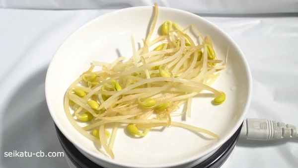 レンジで加熱した大豆もやし
