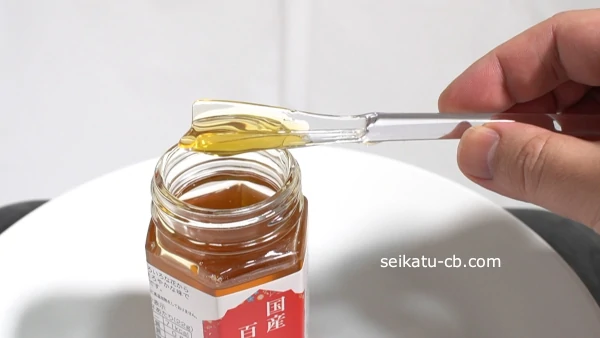 綺麗にはちみつが切れたはちみつスプーン