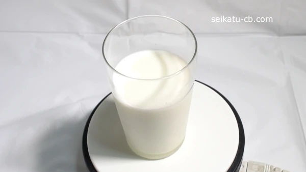 パックごと冷凍して冷蔵庫で自然解凍した牛乳