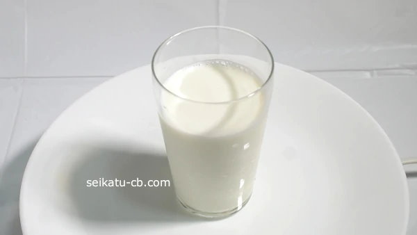 冷凍していない生の牛乳