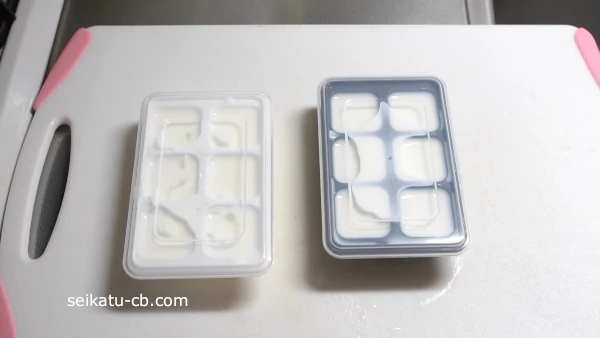 ダイソーの製氷皿に牛乳を入れて蓋をして冷凍保存する