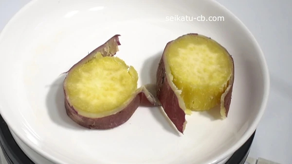 蒸し焼きにした毛穴の浅いさつまいも