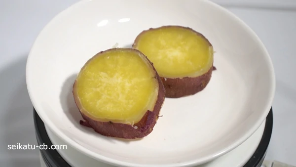 蒸し焼きにした毛穴の深いさつまいも