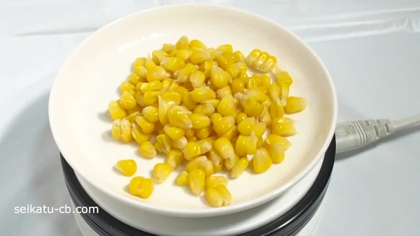 流水解凍した茹でて冷凍したとうもろこしの粒