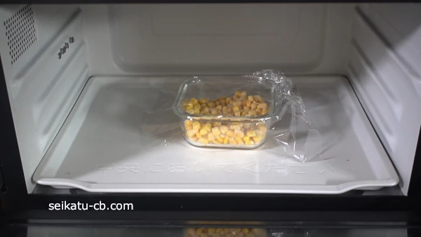 業務スーパーの冷凍とうもろこし150gをレンジで3分加熱する