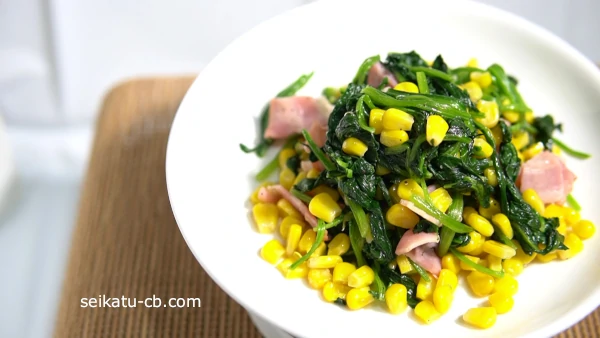 業務スーパーの冷凍とうもろこしで作ったコーンとほうれん草のバター炒め