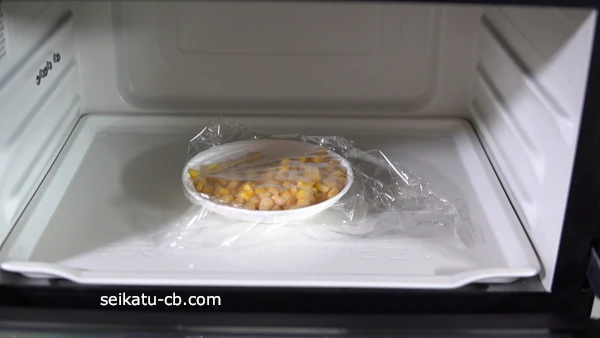 業務スーパーの冷凍とうもろこし100gをレンジで2分30秒加熱する