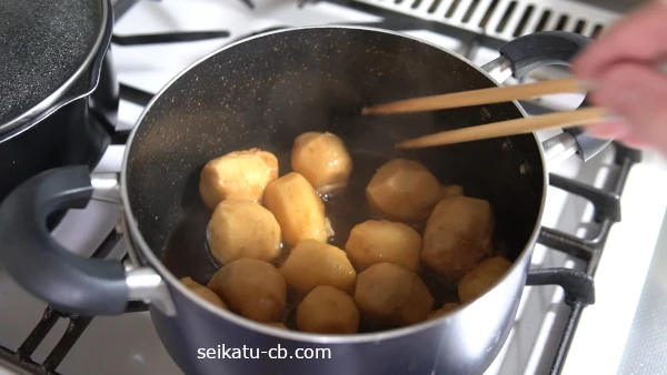 里芋の煮物の汁けがなくなってきたら火を止める