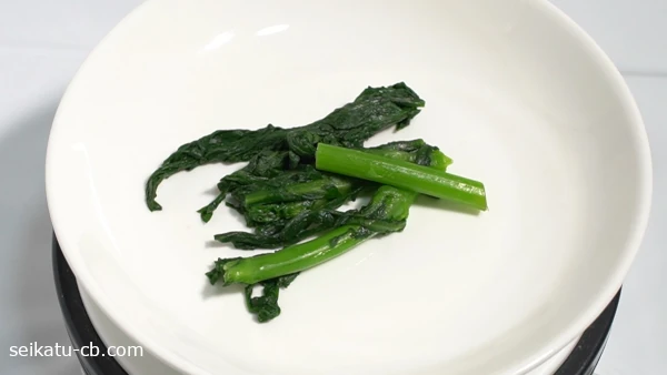茹でた茎の細い春菊