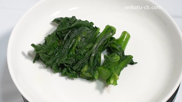 茹でた茎の細い春菊