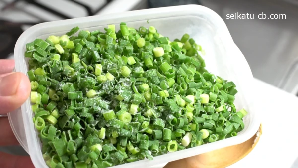 そのままパックに入れて冷凍した刻みねぎ