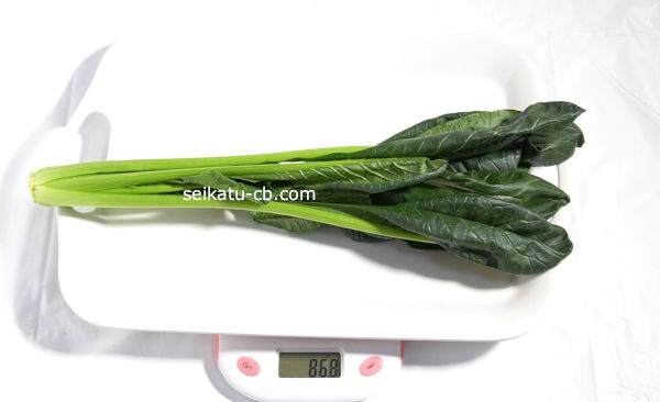 ポリ袋に入れて常温保存する小松菜1日目の重さは86.8gです。