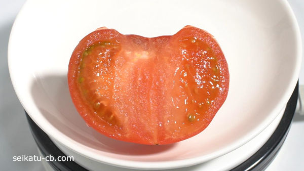 カットしたトマトをポリ袋に入れて野菜室で保存5日目