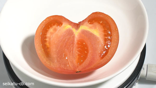 カットしたトマトをそのまま野菜室で保存2日目