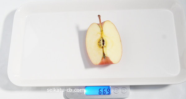 りんご4分の1個の重さは74.8g