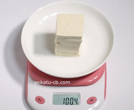 木綿豆腐4分の1丁の重さは100.4g