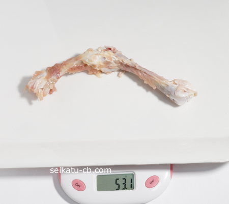 鶏もも肉の骨分の重さは53.1g