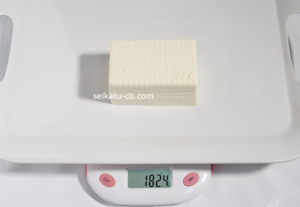 小さな絹豆腐1丁の重さは182.4g