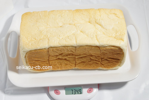 食パン1斤の重さは734.9g