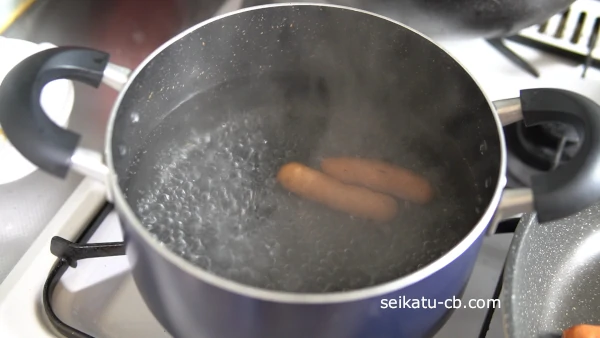 ウインナーをボイルする