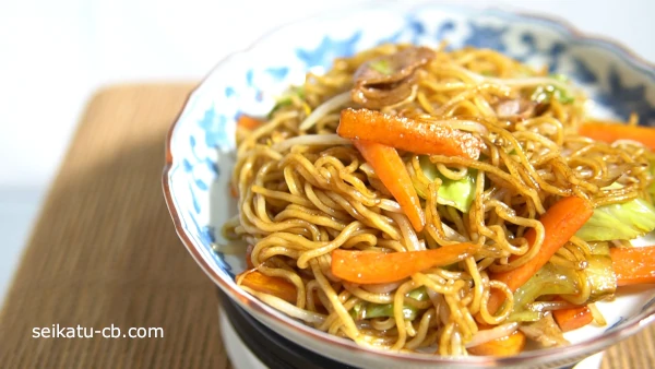 フライパンで炒めて作ったまるちゃんの袋麺焼きそば