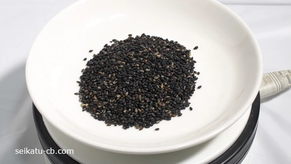 皿に取った価格の高いごま