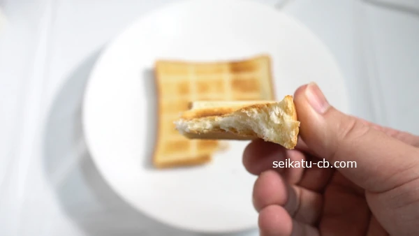 トースターで焼いた角型の食パン
