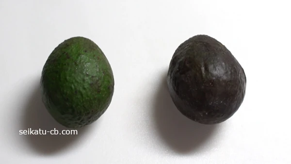 未熟なアボカドと熟したアボカド
