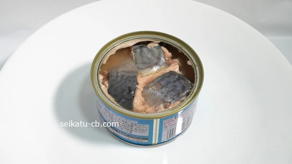 高いさばの水煮缶の中身