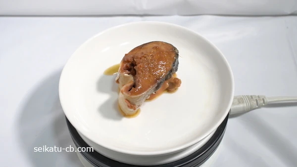 缶から取り出したさば缶の煮付